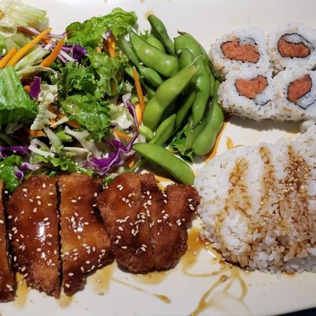 Ch Katsu & Spicy Tuna Roll Bento.